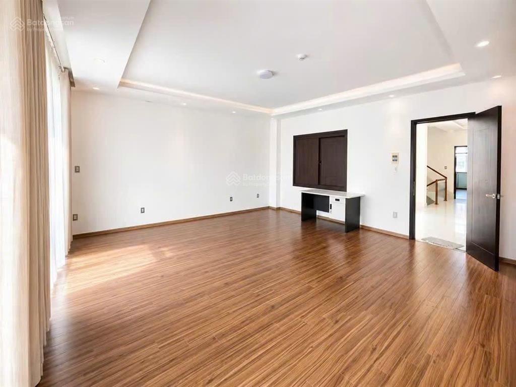 Cho thuê shophouse 4 tầng 6pn đường minh mạng