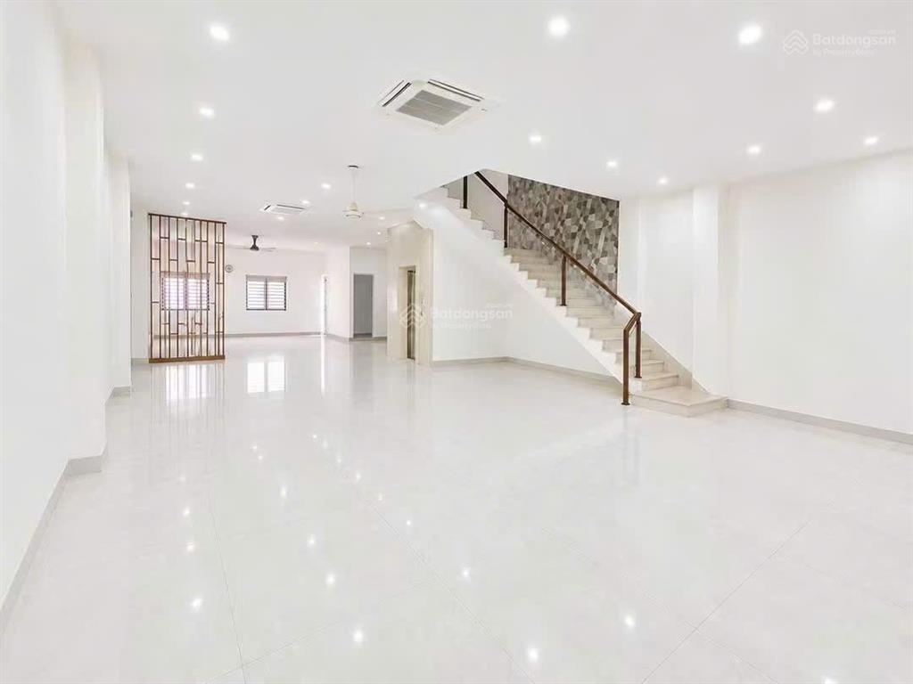 Cho thuê shophouse 4 tầng 6pn đường minh mạng