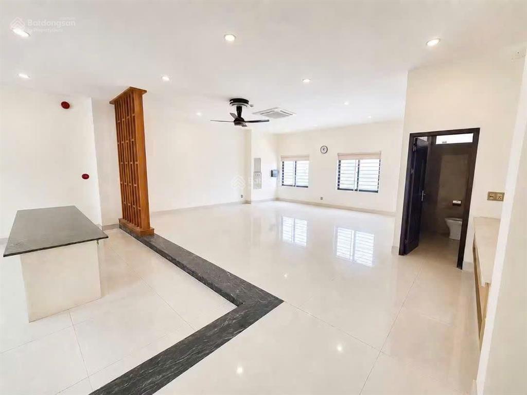 Cho thuê shophouse 4 tầng 6pn đường minh mạng