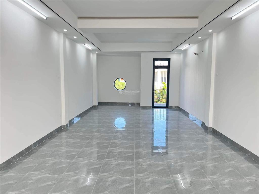 Nhà 3 tầng mới đường lê quảng chí