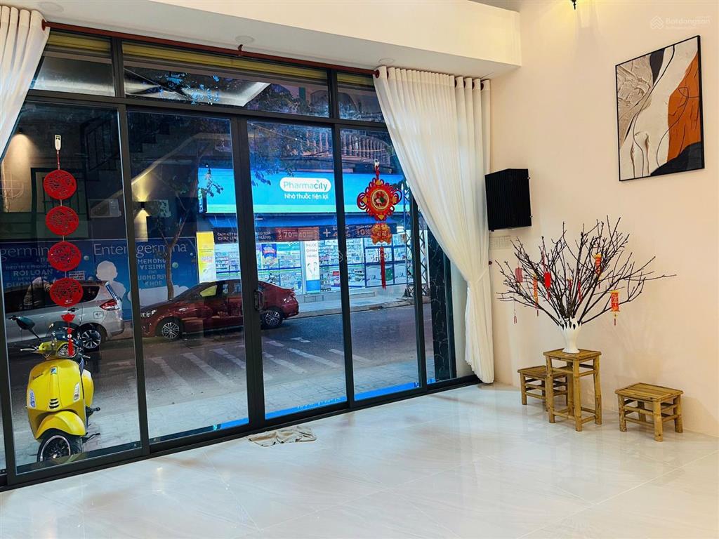 Bán nhà 1 trệt 3 lầu mặt tiền bà triệu ra biển nha trang 5 phút di chuyển