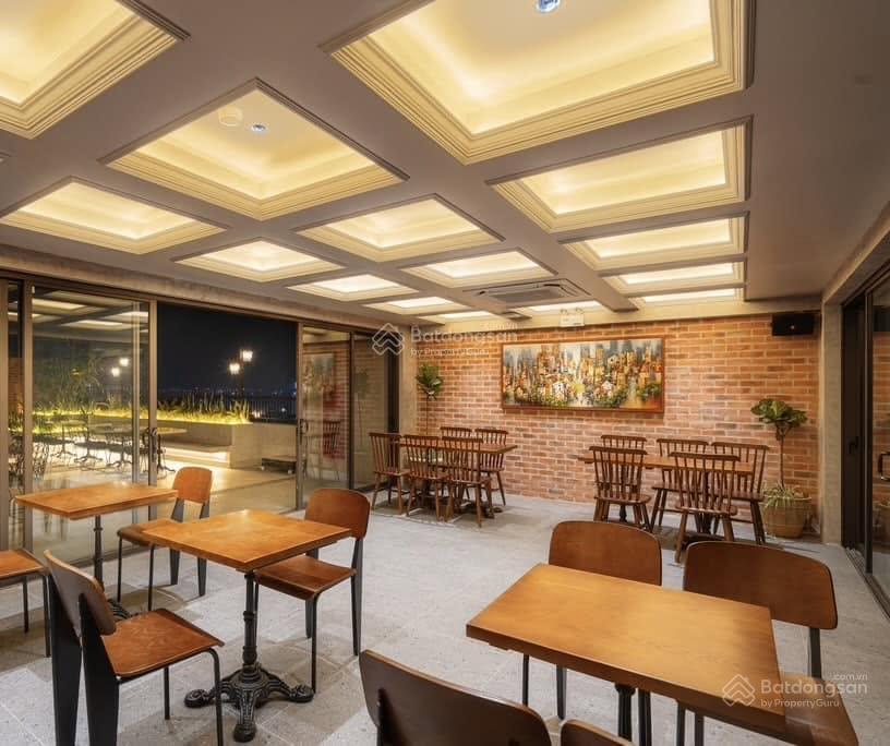 Cho thuê tòa nhà mặt phố thế lữ 7 tầng thang máy. dt 300m2. ngang 10,5m.  đạt 0934 234 ***