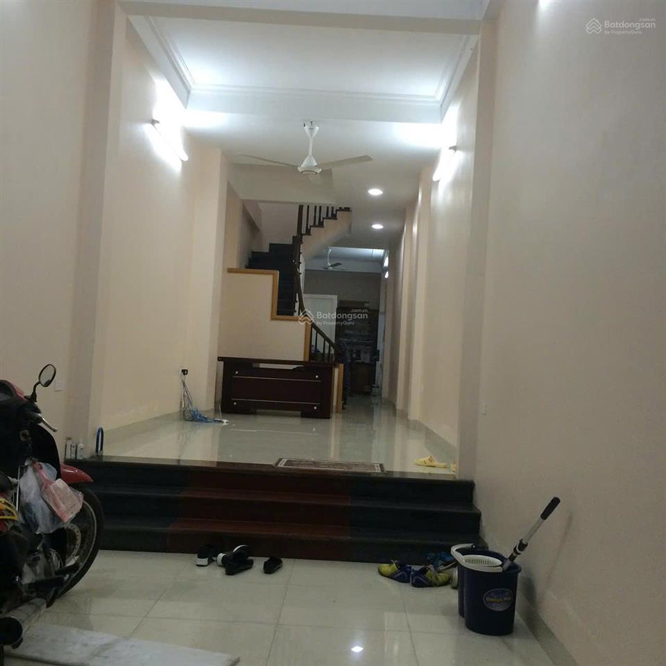 Chính chủ cho thuê nhà riêng, dt 60m2, 4,5 tầng, ô tô đỗ cửa. gần chợ, trường học, an ninh tốt