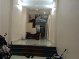Chính chủ cho thuê nhà riêng, dt 60m2, 4,5 tầng, ô tô đỗ cửa. gần chợ, trường học, an ninh tốt