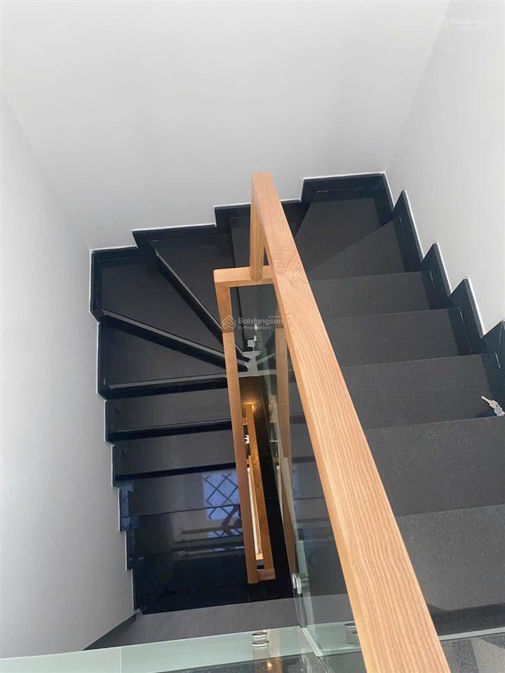 Bán nhà bàn cờ q3, hẻm 5m, 3.5x10m, trệt lửng 2 lầu st, 4pn, giá 9 tỷ thương lượng