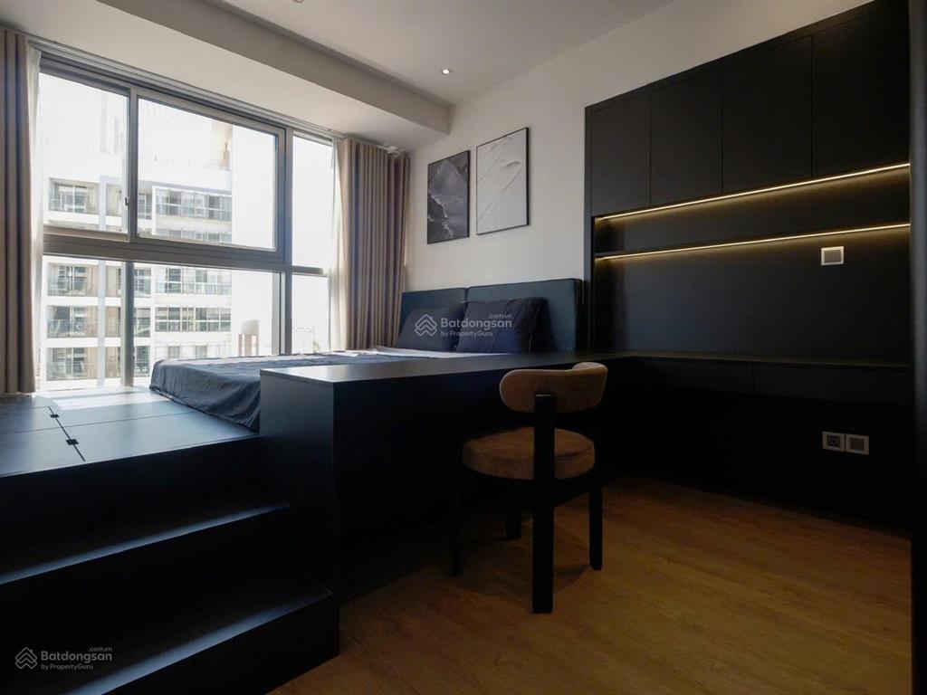 Bán căn hộ midtown nhà đẹp, nội thất mới, dt 81m2, 2pn, có ô xe hầm, giá tốt , giao dịch nhanh.