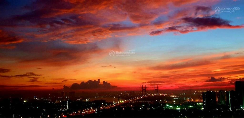 Gấp gấp! cần bán căn hộ riviera point , dt 120m2, 3pn, 2 wc, căn góc tầng cao view sông. mua nhanh!