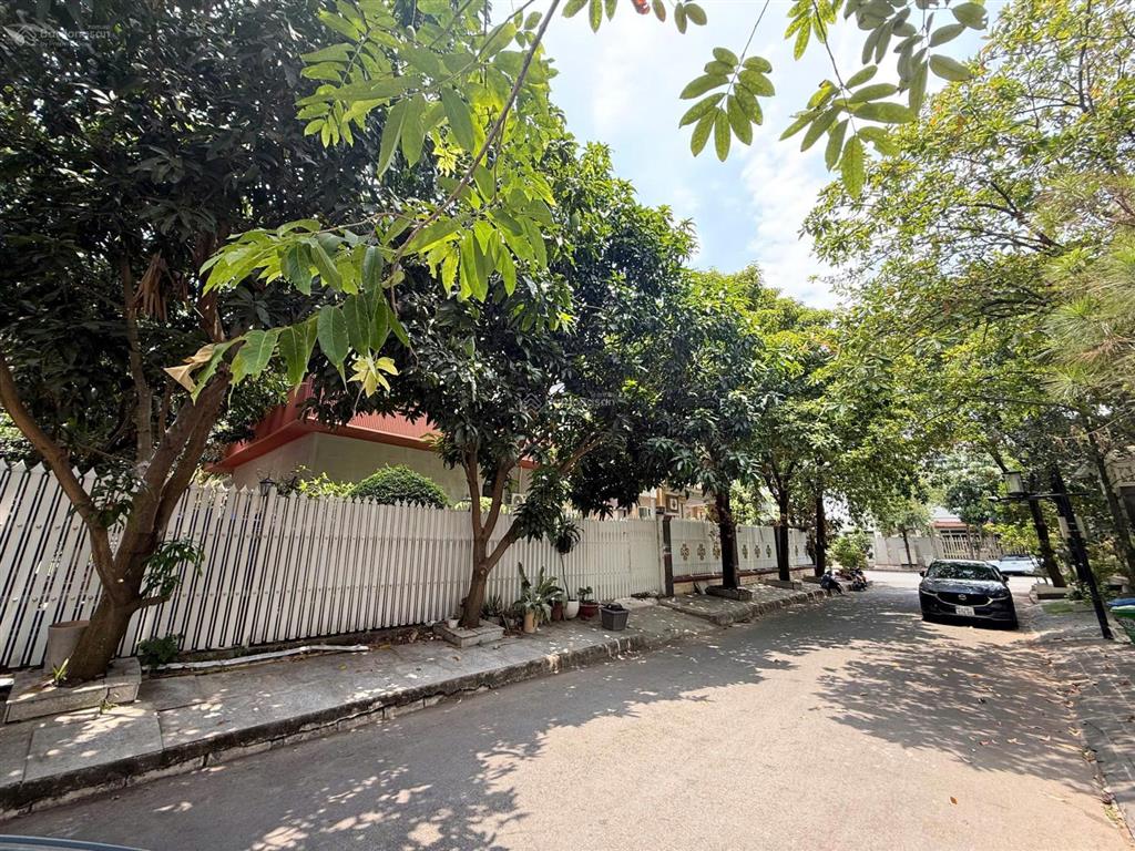 Siêu hiếm  10 năm mới có lô gửi bán! lô biệt thự đơn lập kế góc và chỉ cần một bước ra công viên