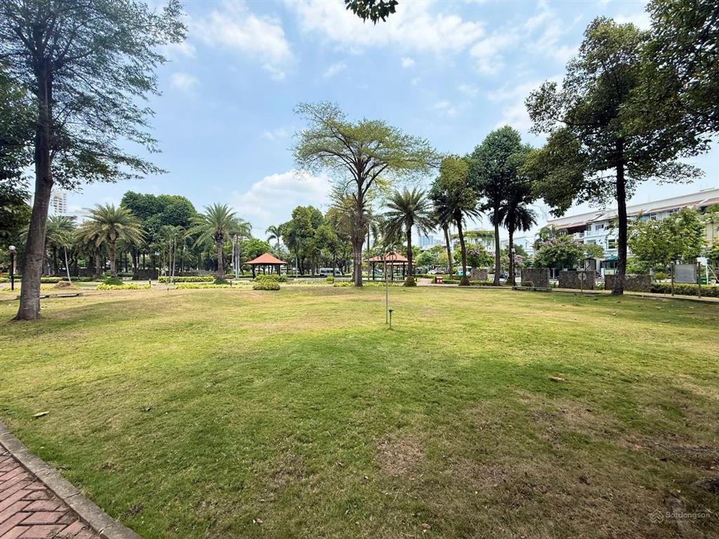 Siêu hiếm  10 năm mới có lô gửi bán! lô biệt thự đơn lập kế góc và chỉ cần một bước ra công viên