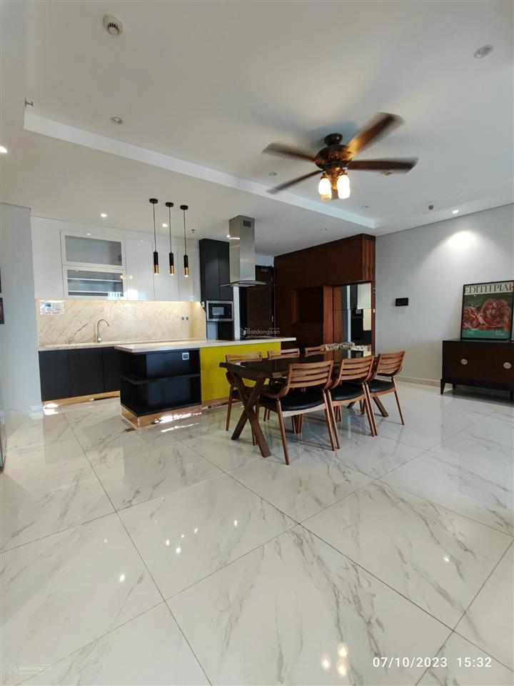 Bán căn hộ midtown, phú mỹ hưng. dt 130 m2, 3pn  3wc, full nội thất, view sông. giá đầu tư