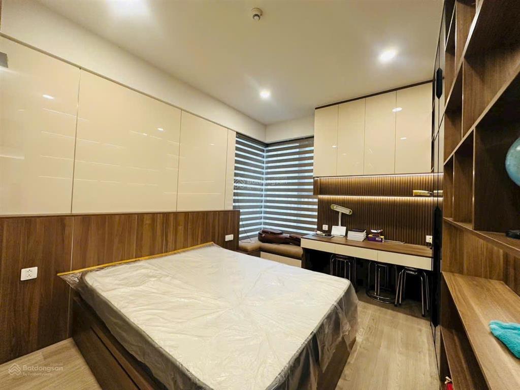 Cần bán căn diện tích lớn tại cardinal court phú mỹ hưng, dt 156m2, 3pn, căn góc, view thoáng.