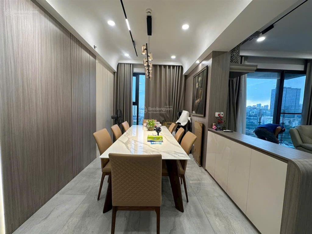 Cần bán căn diện tích lớn tại cardinal court phú mỹ hưng, dt 156m2, 3pn, căn góc, view thoáng.
