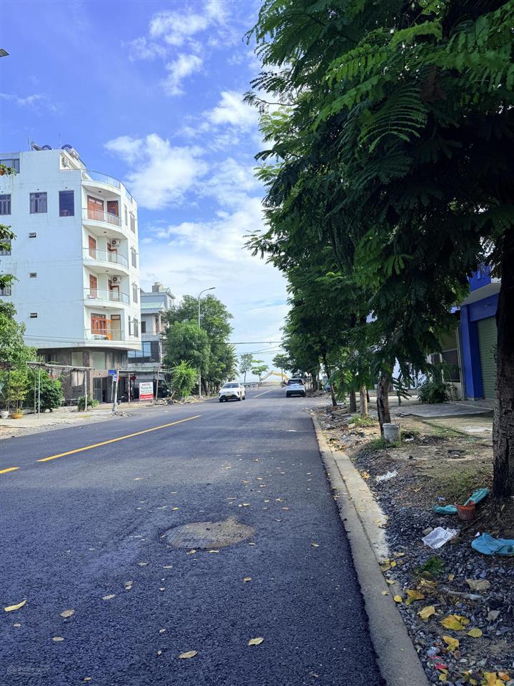 Bán đất 162m2 (9,2x18m) đường phùng hưng, cách biển nguyễn tất thành 50m  giá 17 tỷ tl
