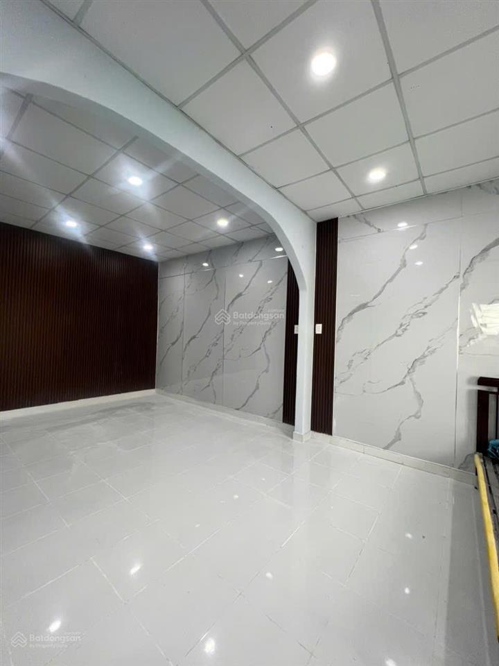 Bán chung cư 42m2 tại quận 1 giá 2,35 tỷ