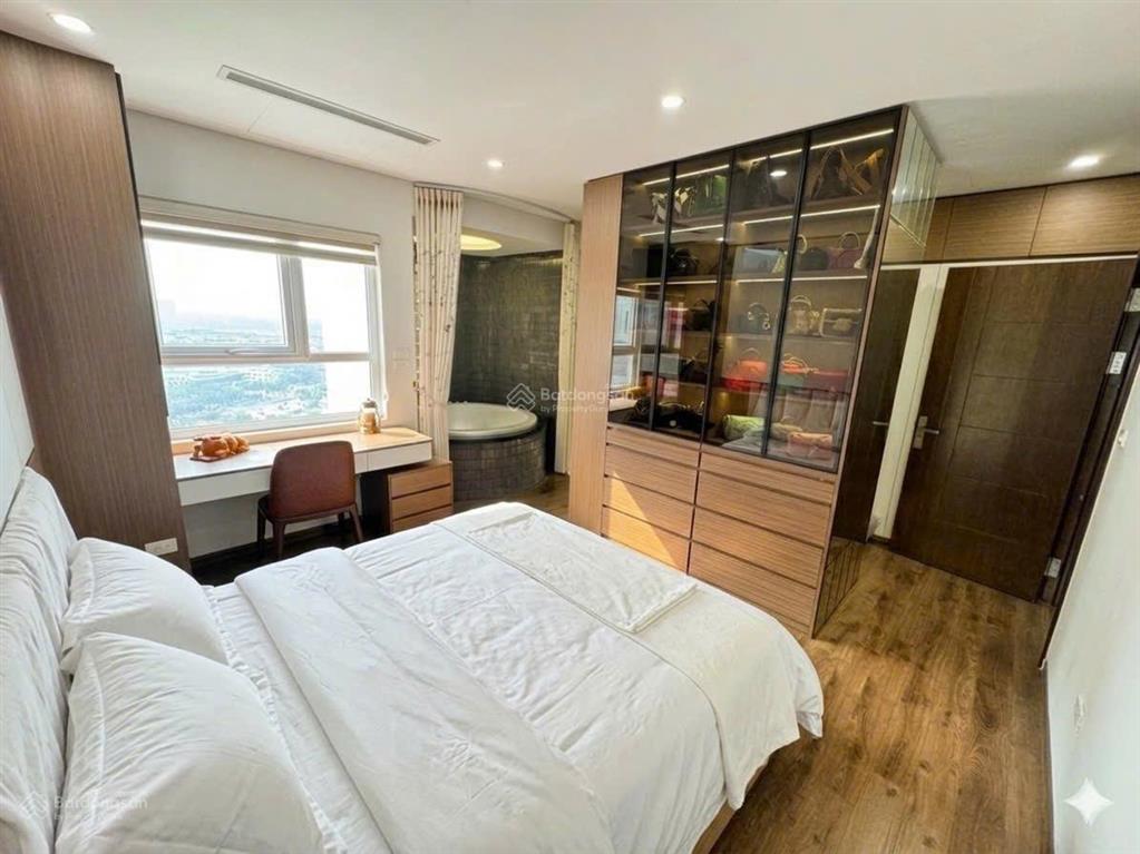 Căn góc 3 mặt thoáng  3pn (1 master) golden palace mt  view pháo hoa mỹ đình  nội thất đẳng cấp