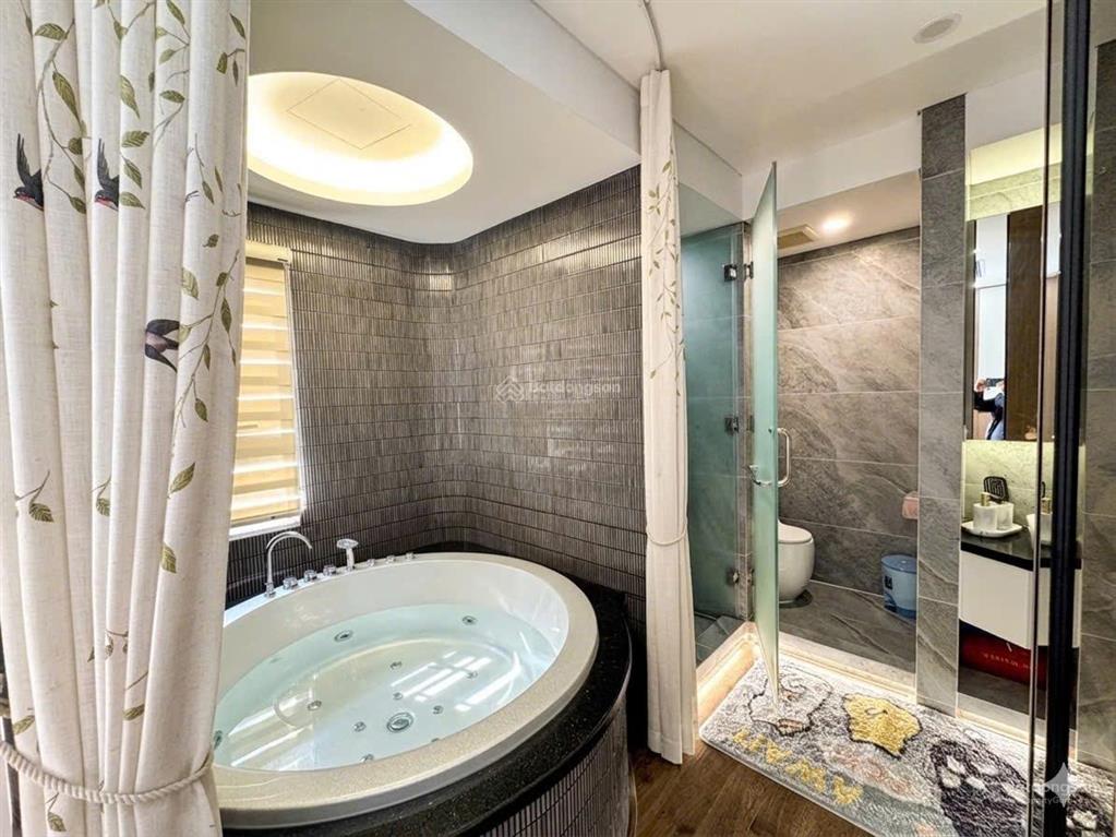 Căn góc 3 mặt thoáng  3pn (1 master) golden palace mt  view pháo hoa mỹ đình  nội thất đẳng cấp