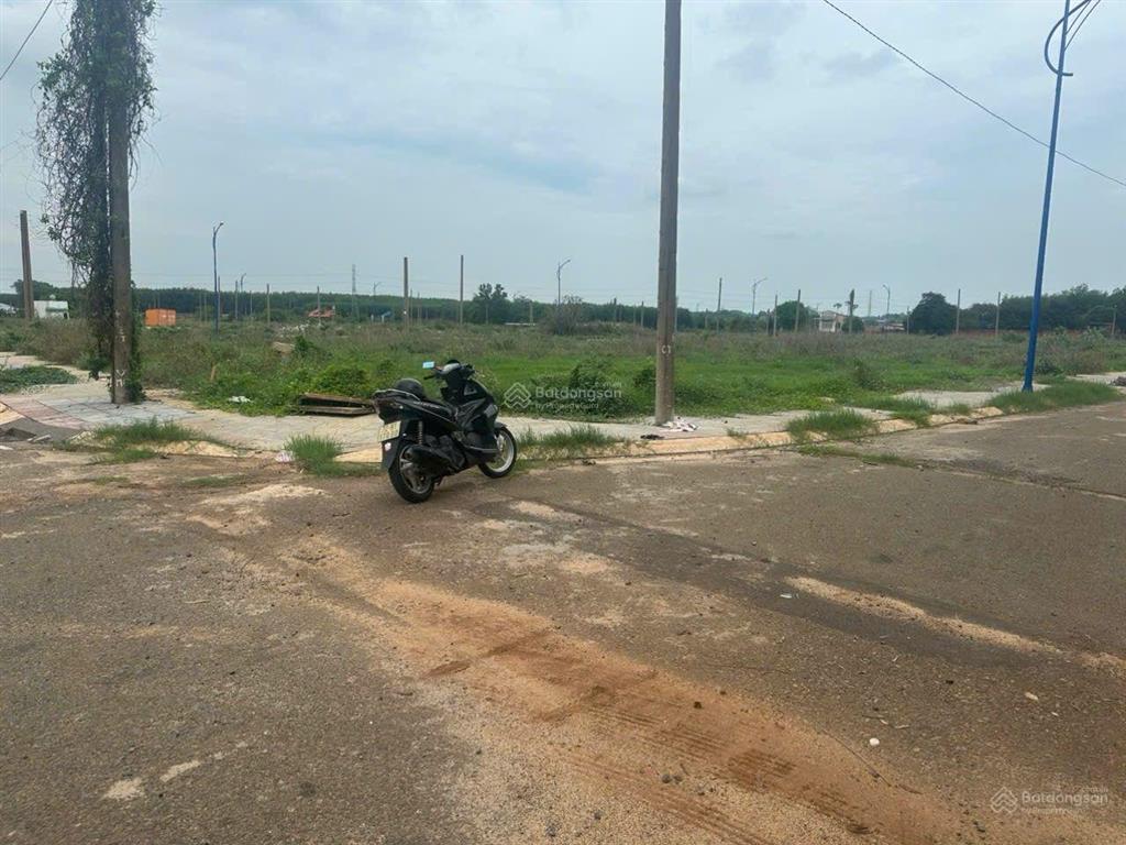 Đất 2 mặt tiền đường trung tâm thị trấn đất đỏ, vũng tàu, full thổ cư giá 1,2 tỷ