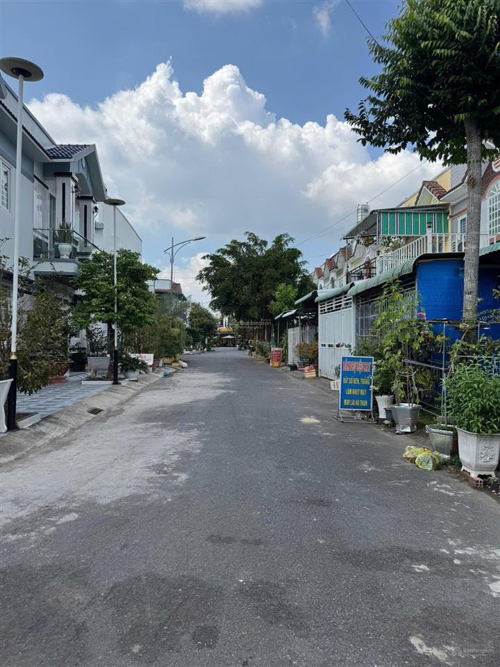 Nhà trệt lầu 3 phòng ngủ kdc hoàng quân, cần thơ gần trường cao đẳng fpt, đại học tây đô nhà đông
