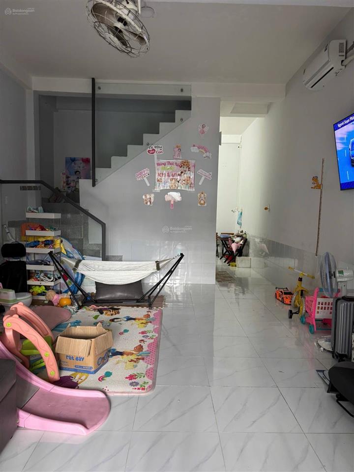 Nhà trệt lầu 3 phòng ngủ kdc hoàng quân, cần thơ gần trường cao đẳng fpt, đại học tây đô nhà đông