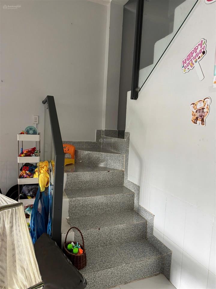 Nhà trệt lầu 3 phòng ngủ kdc hoàng quân, cần thơ gần trường cao đẳng fpt, đại học tây đô nhà đông