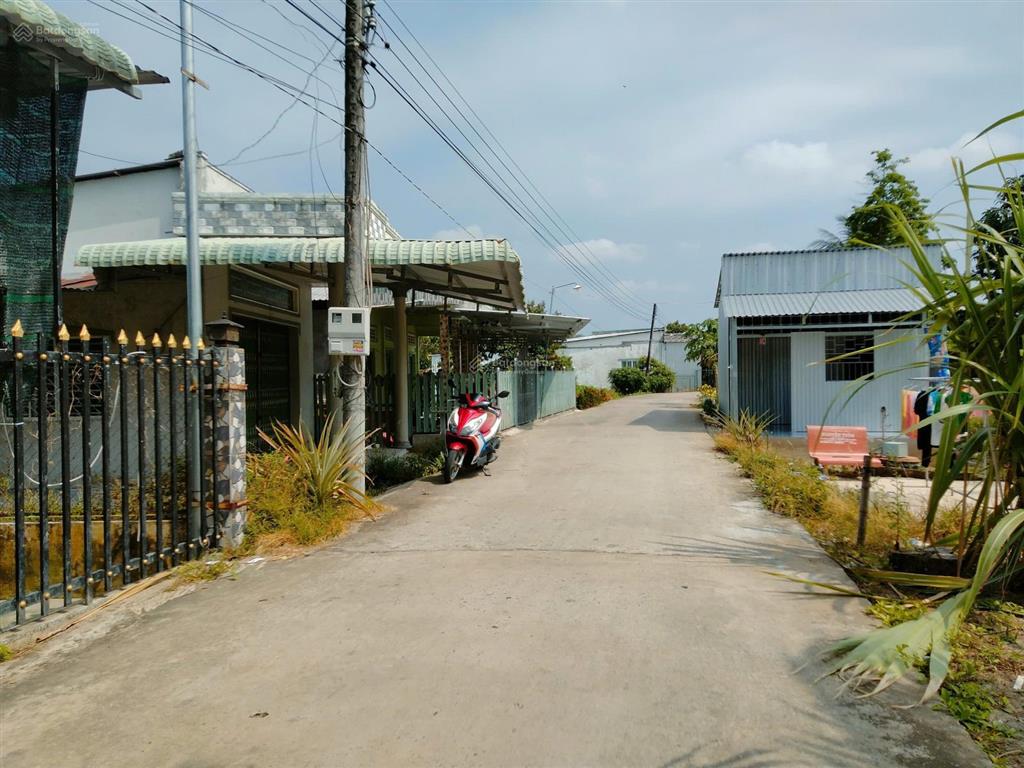Bán đất tặng nhà trệt kiên cố lộ ô tô view sông, sau giáp kênh thủy lợi 10m cách đường tỉnh 922 1km