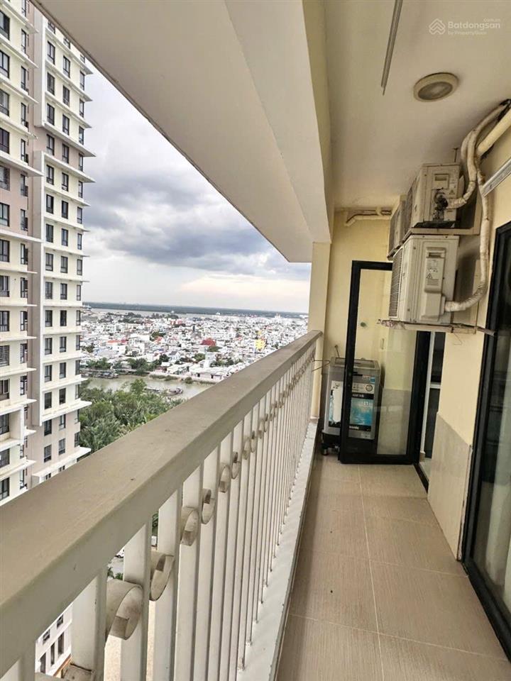 Bán căn hộ 85m2, 2pn, ban công lớn, block a1, tặng lại nội thất, giá 3 tỷ 880.  ms hậu 0909 910 ***