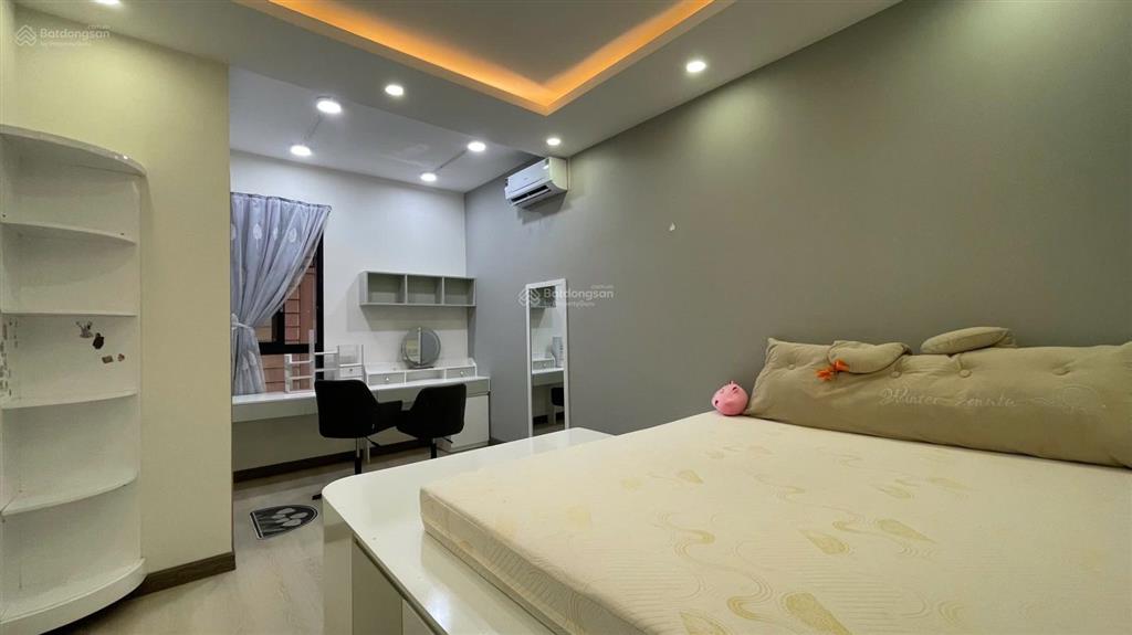 Bán căn hộ 147m2, 3pn, nội thất cao cấp, giá 4 tỷ 780.  ms hậu 0909 910 ***