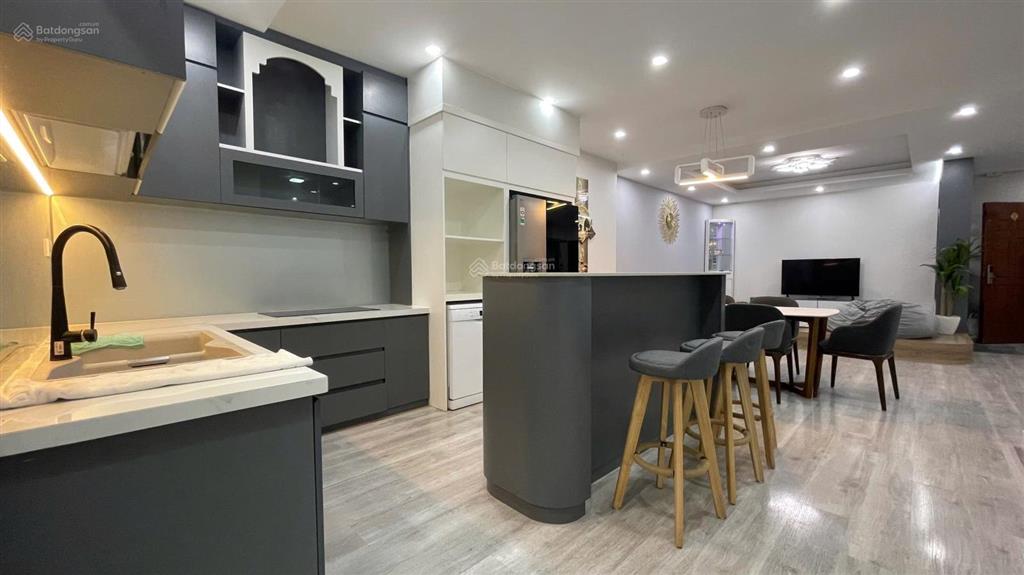 Bán căn hộ 147m2, 3pn, nội thất cao cấp, giá 4 tỷ 780.  ms hậu 0909 910 ***