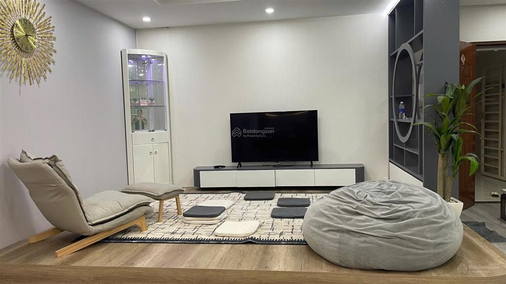 Bán căn hộ 147m2, 3pn, nội thất cao cấp, giá 4 tỷ 780.  ms hậu 0909 910 ***