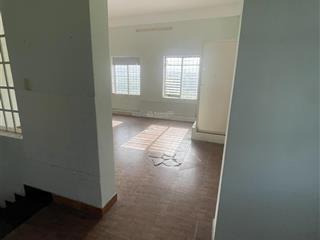 Cho thuê nhà 3 tầng lô góc mặt bằng kinh doanh buôn bán. đường hàm tử.p ngũ hành sơn. giá 30tr/th