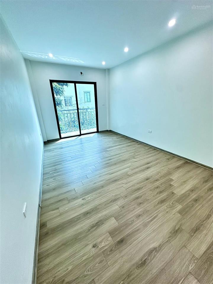 Chỉ 6.2 tỷ nhà 38m², 5 tầng mới keng ở ngay, sdcc sát vinhomes smart city, chủ cần bán gấp