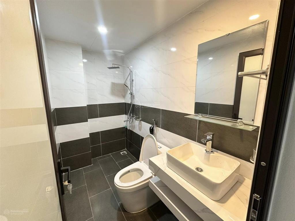Chỉ 6.2 tỷ nhà 38m², 5 tầng mới keng ở ngay, sdcc sát vinhomes smart city, chủ cần bán gấp