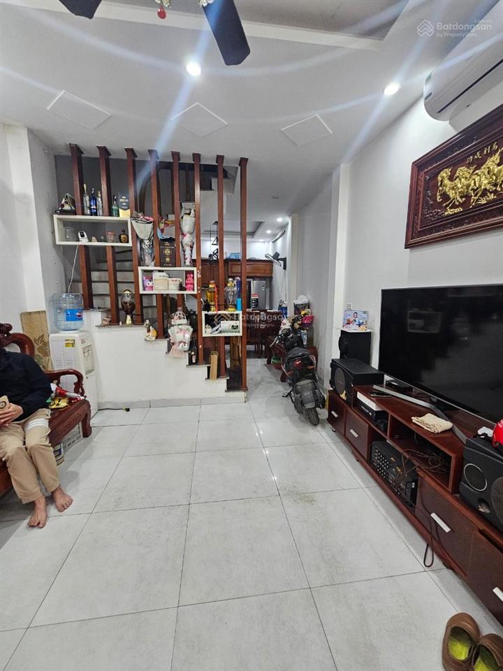 Bán gấp căn 33m2 4 tầng cuối đường nguyễn khuyến, tài chính 6 tỷ, ngõ rộng thoáng, nhà dân xây