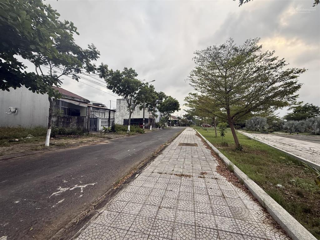 Bán đất view công viên khu tái định cư đất biển tân trà