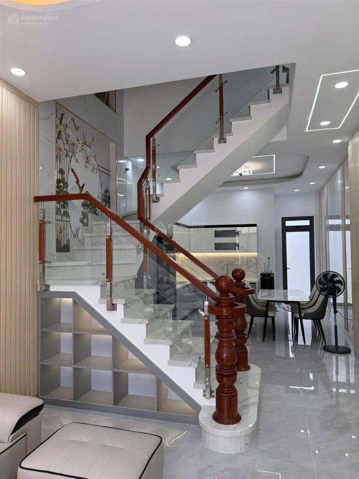 Nhà mới đẹp trung tâm hóc môn full nội thất cao cấp