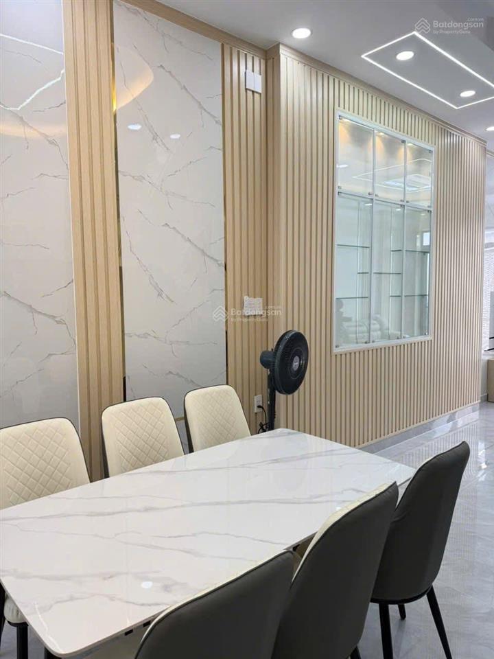 Nhà mới đẹp trung tâm hóc môn full nội thất cao cấp