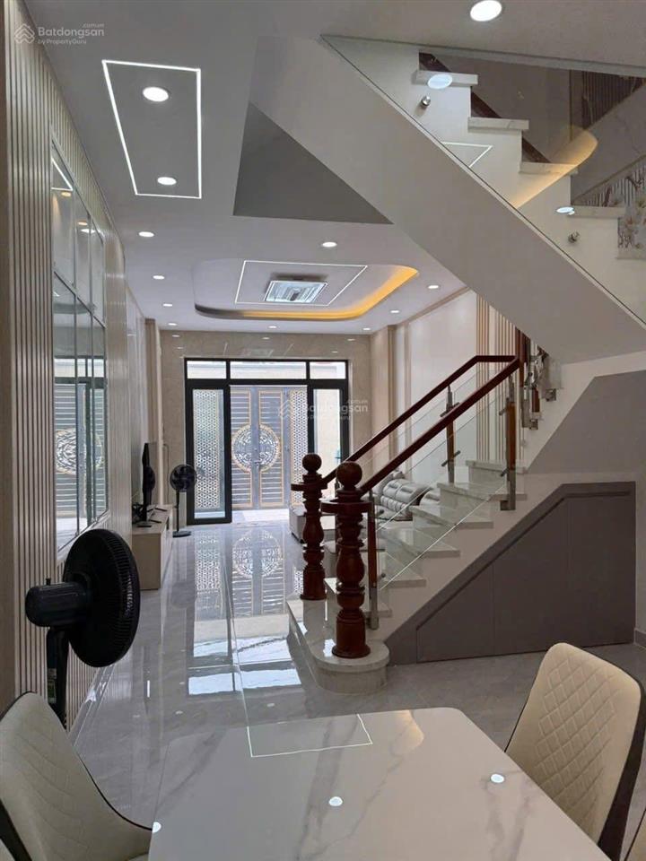 Nhà mới đẹp trung tâm hóc môn full nội thất cao cấp