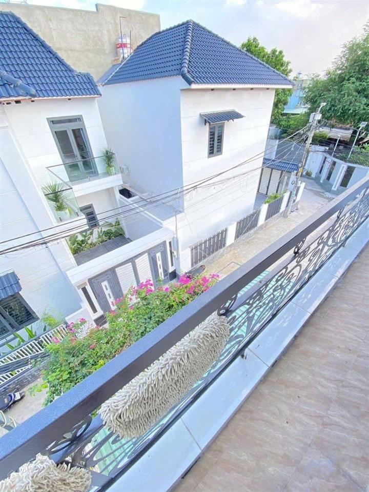 2,9tỷ có căn nhà đẹp 1 lửng 1 lầu trong khu biệt thự, tặng nội thất  nguyễn thị thảnh  hóc môn
