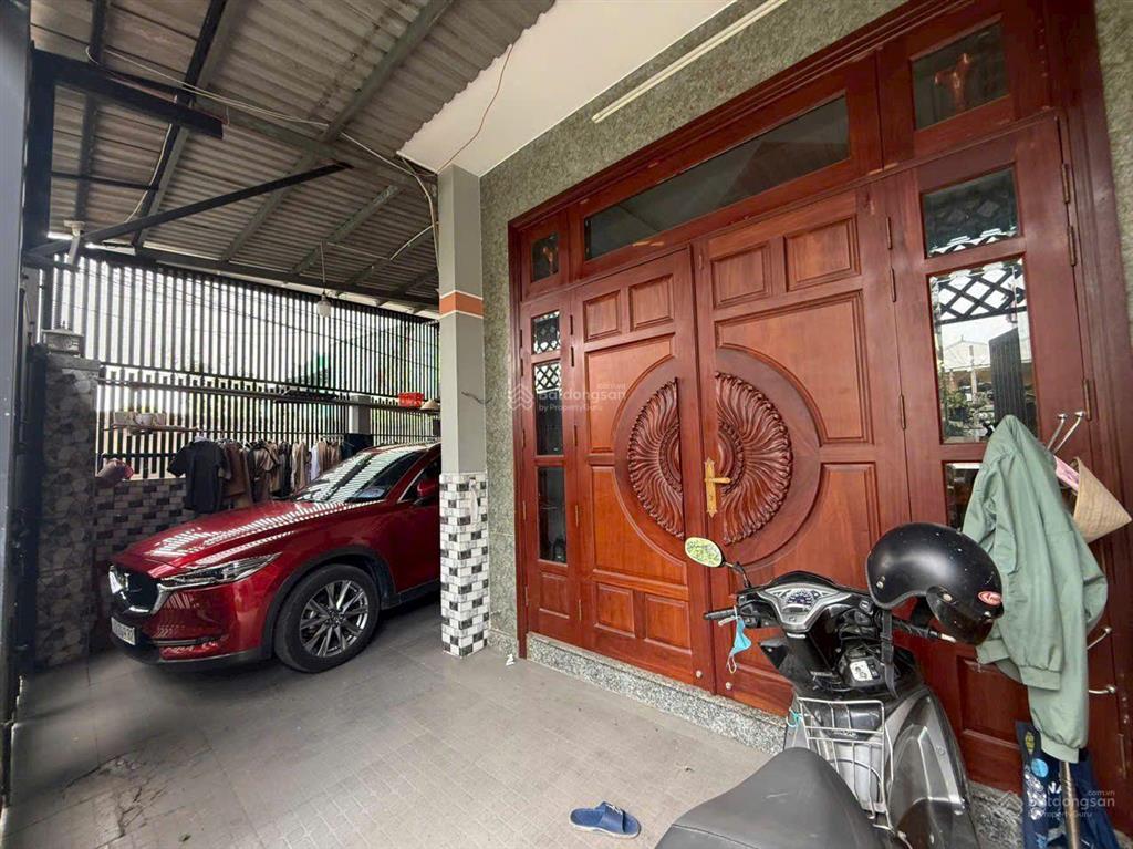 5.5 tỷ  hẻm 5m  lô gốc 2 mặt tiền  full thổ cư gần chợ hóc môn