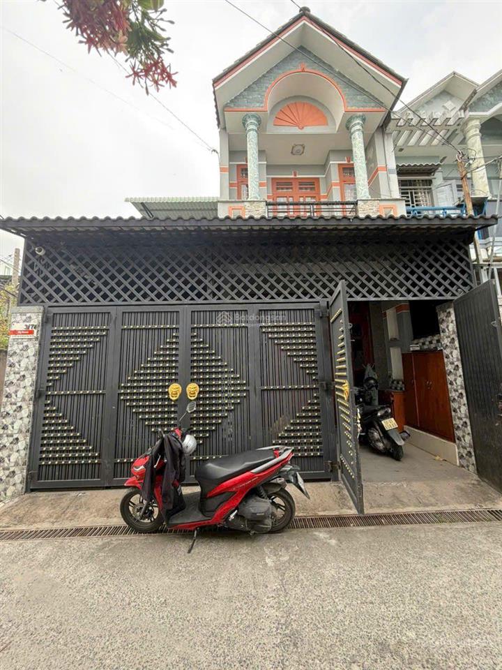 5.5 tỷ  hẻm 5m  lô gốc 2 mặt tiền  full thổ cư gần chợ hóc môn