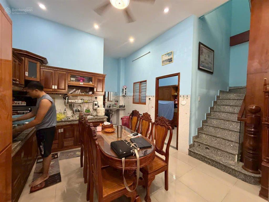 5.5 tỷ  hẻm 5m  lô gốc 2 mặt tiền  full thổ cư gần chợ hóc môn