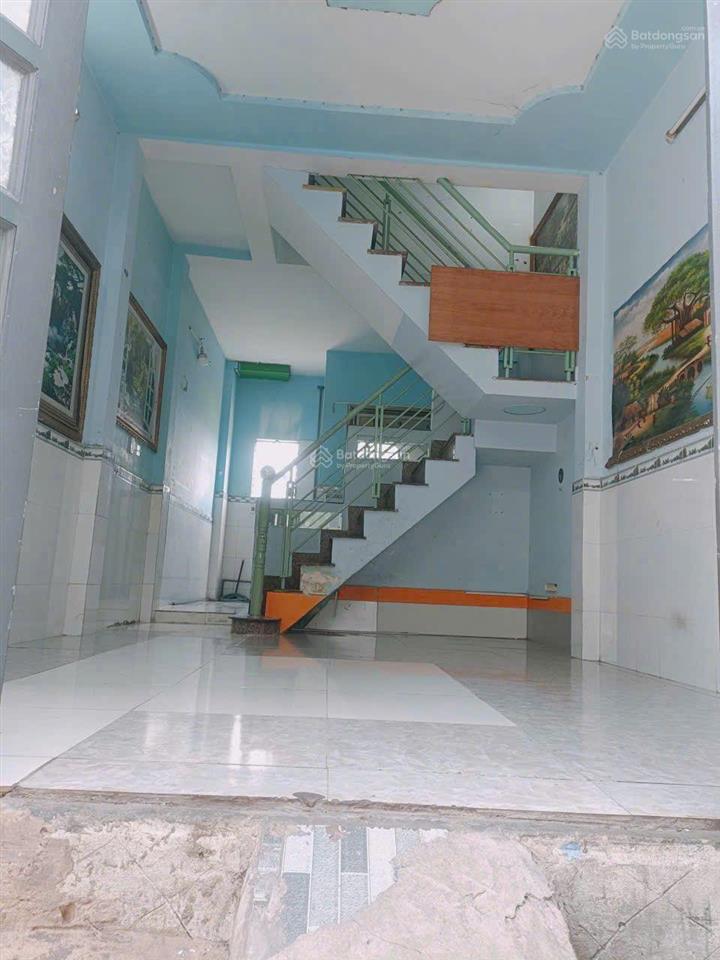 1.2 tỷ  nhà 1 trệt 1 lầu đúc gần chợ gấu  đông thạnh, hóc môn