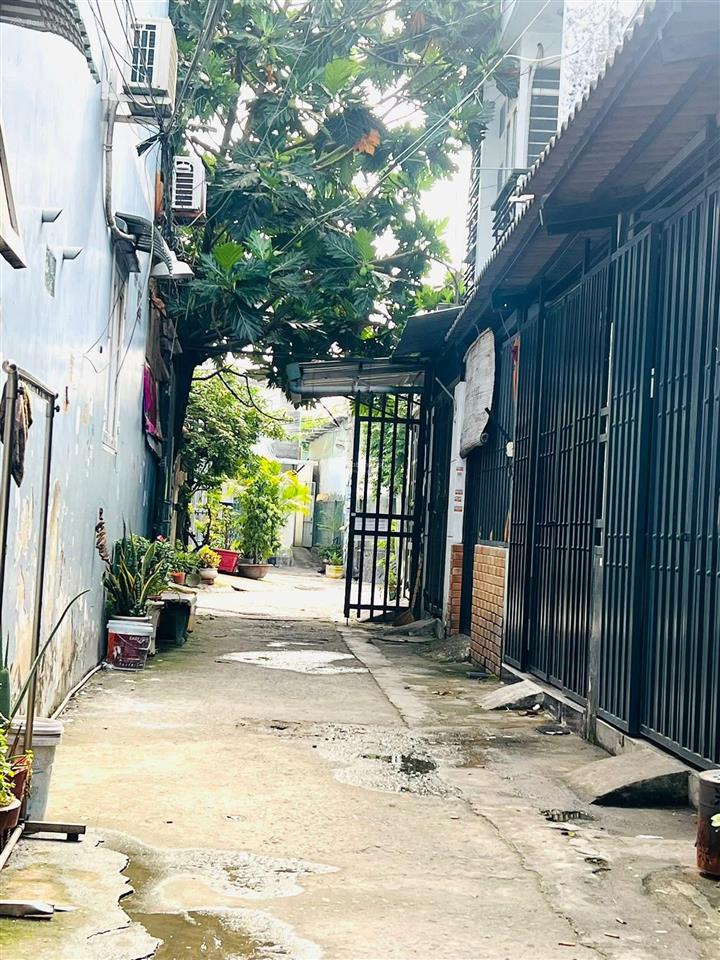 1.65 tỷ  nhà 2 tầng shc  hẻm ô tô  ấp 3 bà điểm hóc môn