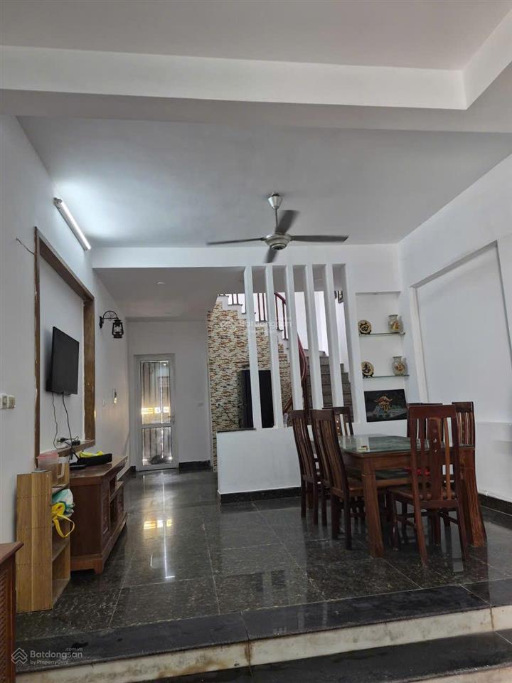 Cho thuê nhà riêng 2 tầng ngõ 190 hạ đình, phường khương đình, dtsd 100m2, đủ nội thất, 7tr/tháng
