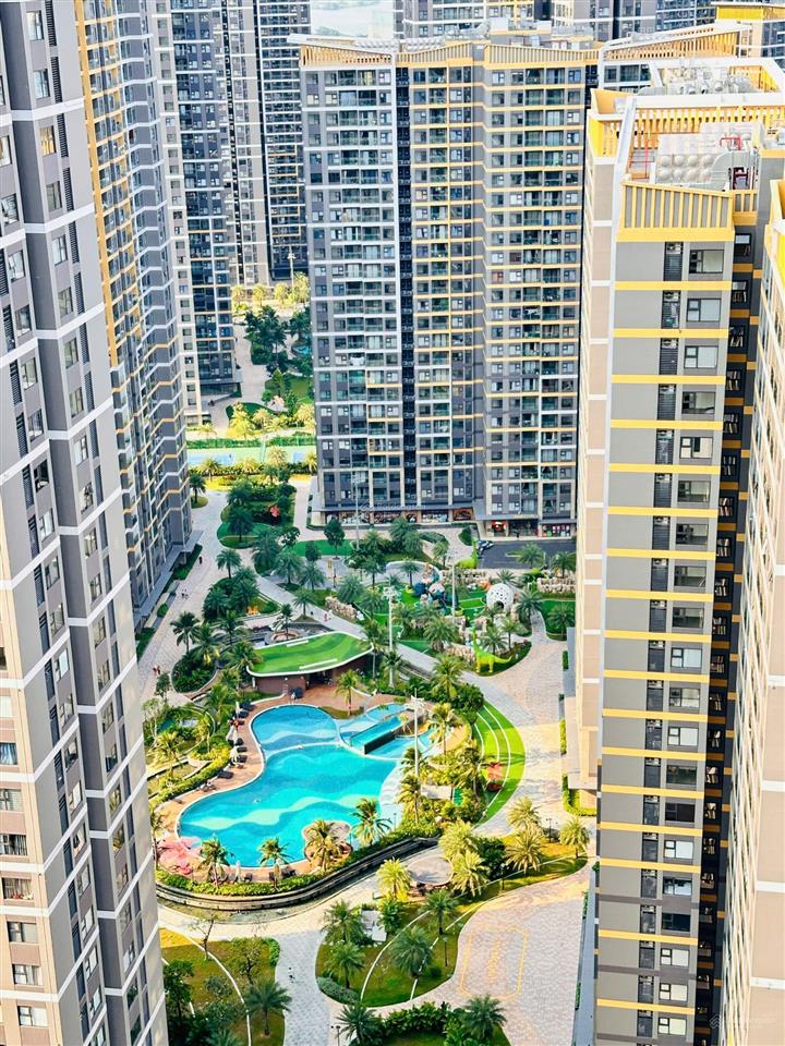 Bán 2pn  mcp tòa c sát vincom giá 4.799ty full nội thất cao cấp.