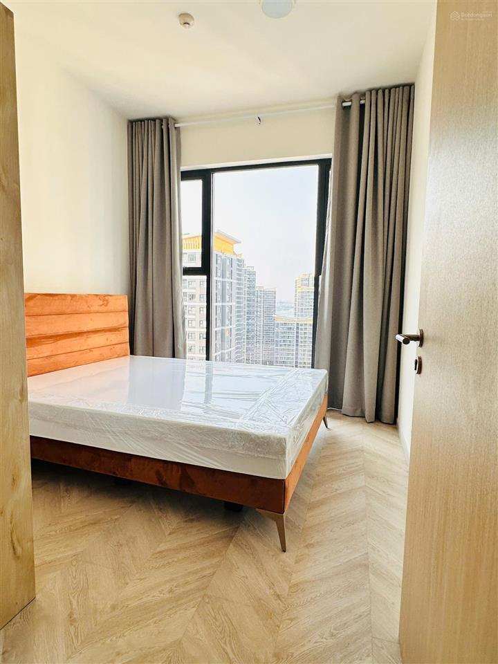 Bán 2pn  mcp tòa c sát vincom giá 4.799ty full nội thất cao cấp.