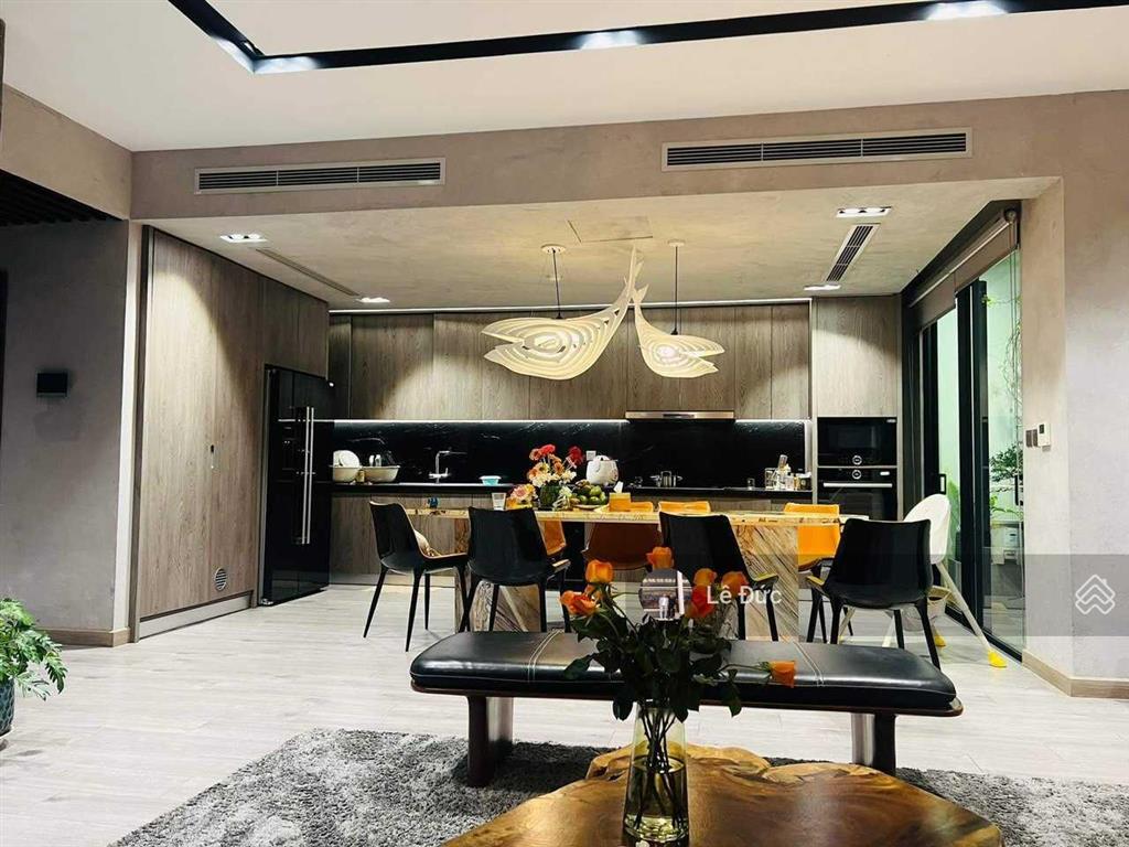 Chính chủ cần bán gấp căn căn 01  4pn 133m2 view hồ điều hòa tại n01t1 ngđ 0924 691 ***