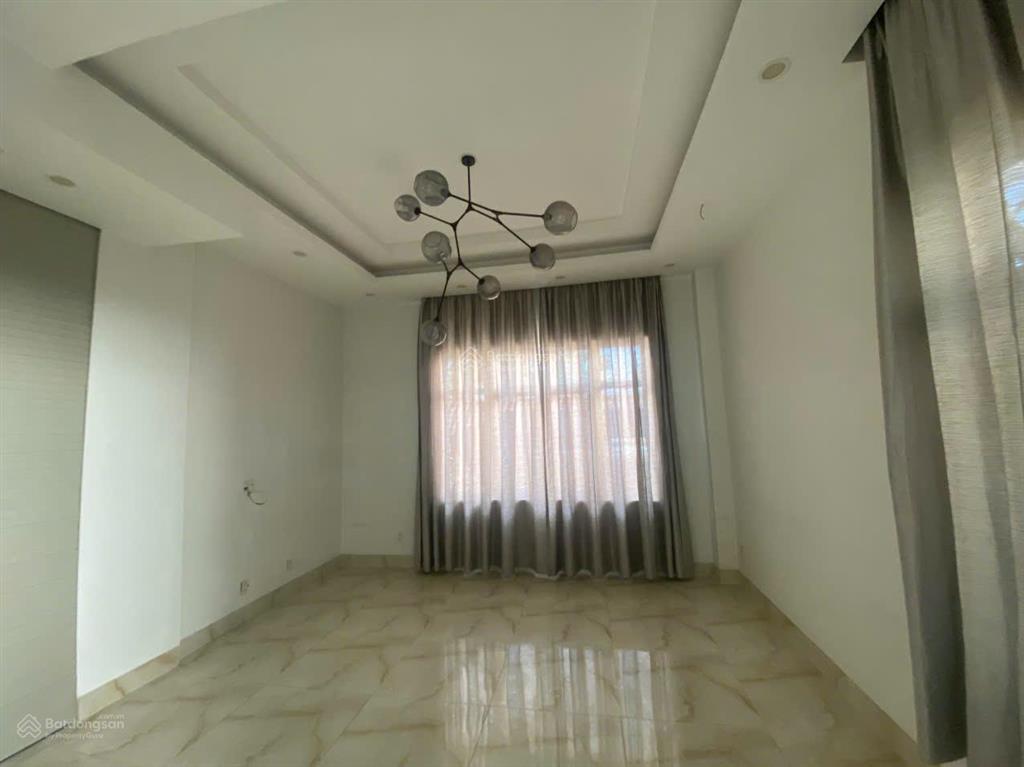 Biệt thự 2 lầu kdc chánh nghĩa  gara 4 ô tô  đẳng cấp giới thượng lưu