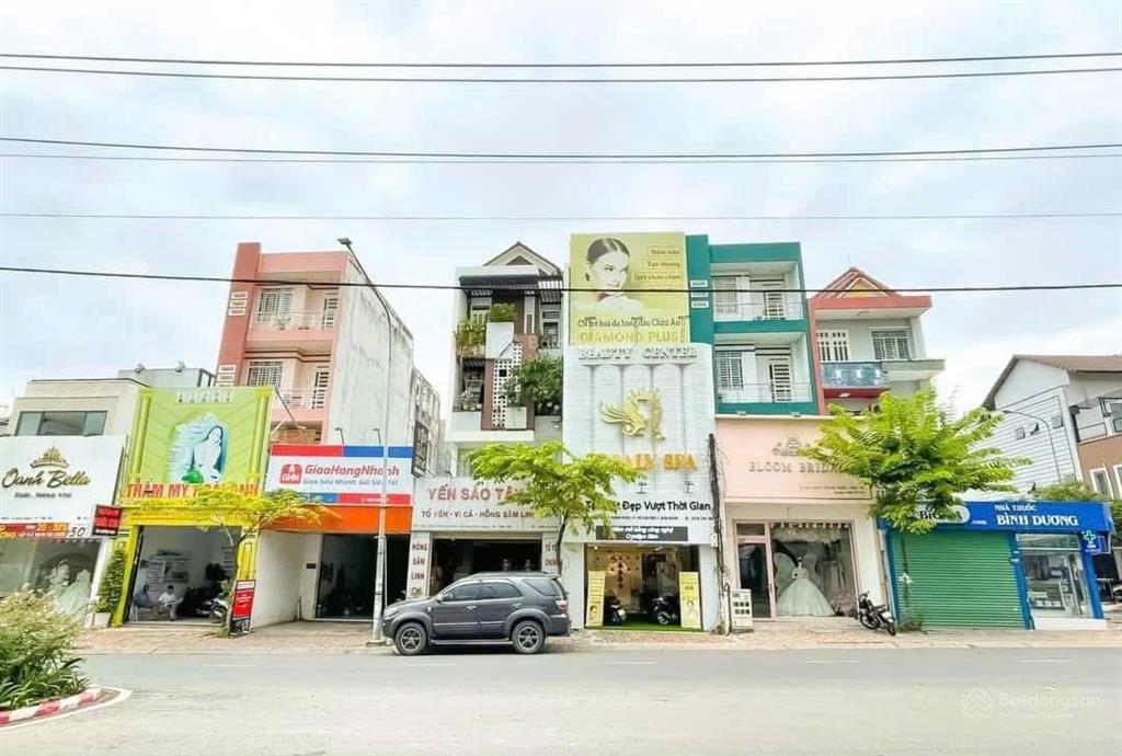 Hàng siêu phẩm mặt tiền cmt8  ngay ngã 6 thủ dầu một