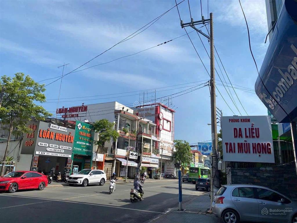 Hàng siêu phẩm mặt tiền cmt8  ngay ngã 6 thủ dầu một